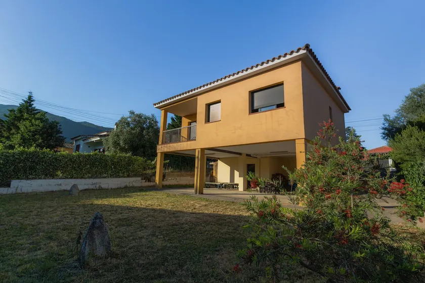 Modern House in Maçanet - Image 1