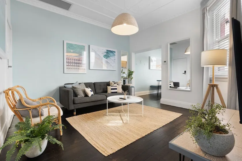 Chic 2BR Apartment with Artful Touches in Bondi - Image 1