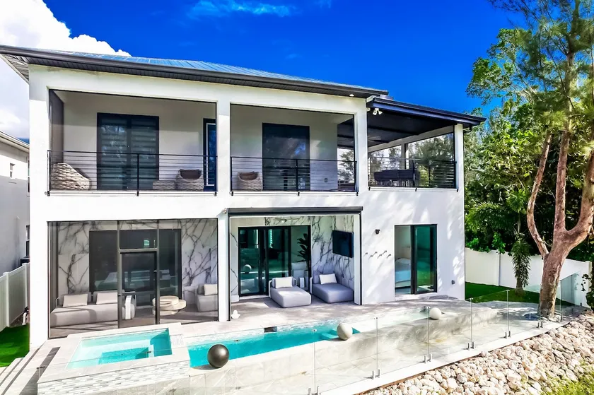 Luxury 5bd/5ba heated Pool, 5Min to Beach & 5th av - Image 1