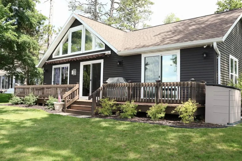 Beautiful lake home, come swim! - Image 1