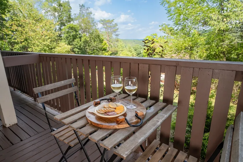 Mountain View’s, pet friendly, patio sunrises - Image 1