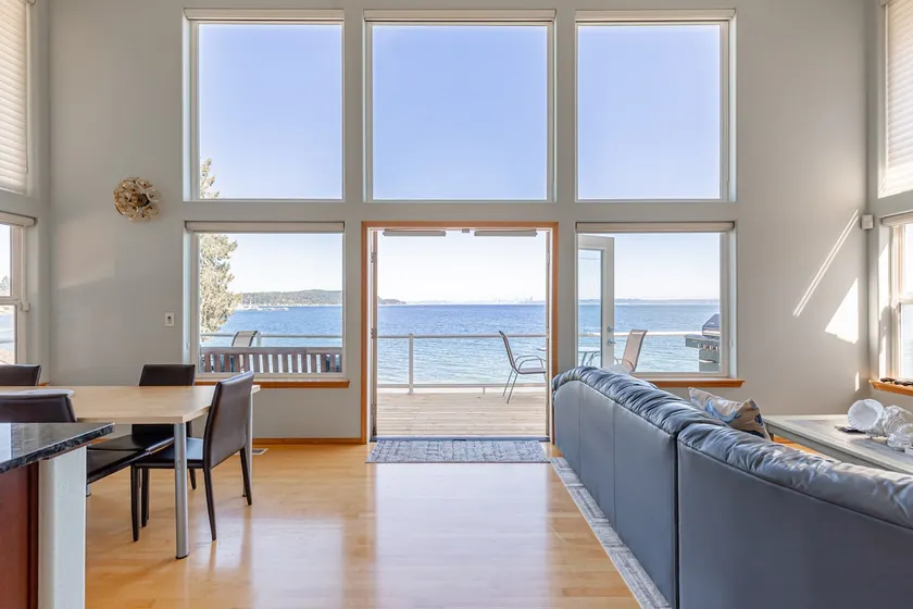 Beachfront Retreat in Manchester, 3 Bed/4 Bath - Image 1