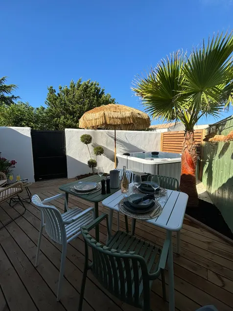 Angoulins – Maisonette with Jacuzzi - Image 1