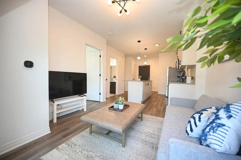 Chic City Escape - Modern 2 Bedroom Haven - Image 1