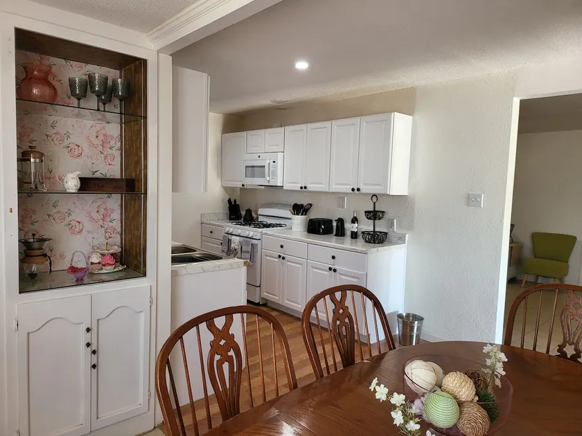 Best Value 2BR Apt | King Bed & Fast Wi-Fi - Image 1