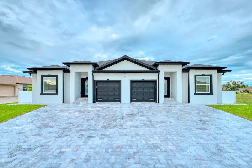 Group Waterfront Getaway | 9 Beds | Sleeps 14 - Image 1