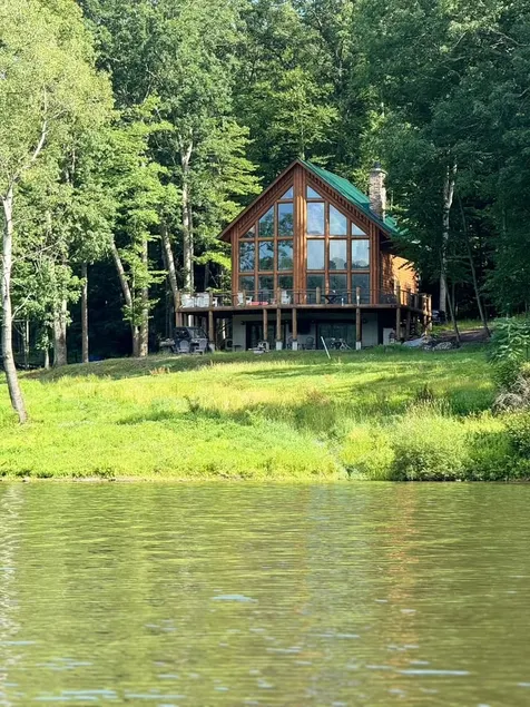 Tranquil Lakeshore Log Escape - Image 1