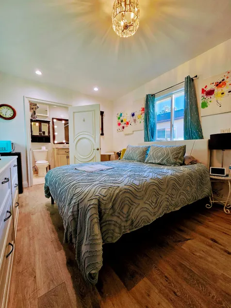 Cozy Private Mini Suite Retreat - Image 1