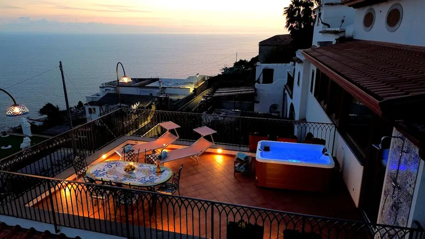 Vista mare & jacuzzi – Amalfi House Marlidia - Image 1