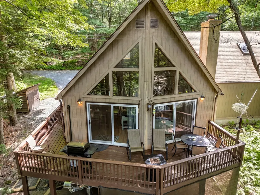 Cozy Chalet by Lake Wallenpaupack w/ HotTub - Image 1