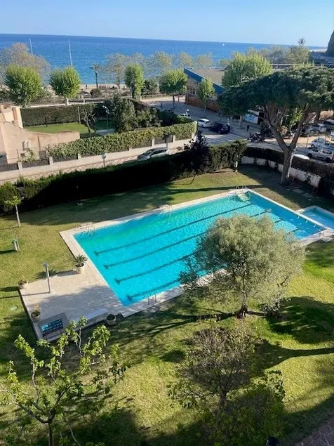Stor lejlighed, udsigt over havet og bjergene, privat pool, tæt på bekvemmeligheder og IronMen - Image 1