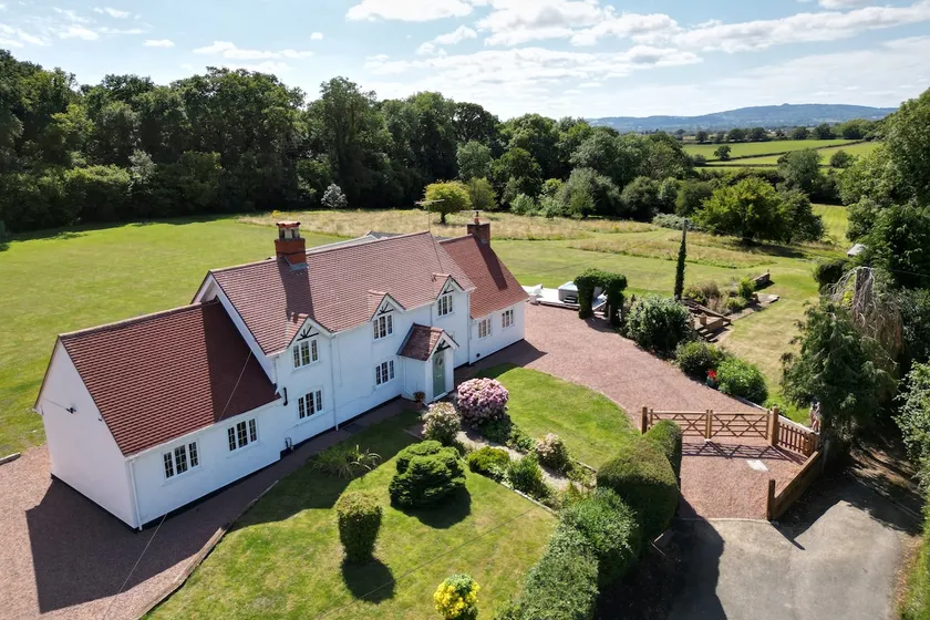 Beautiful Danford House & Lodge with Hot Tub - Image 1