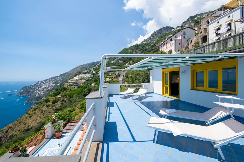 Terrace overlooking the sea - Image 1