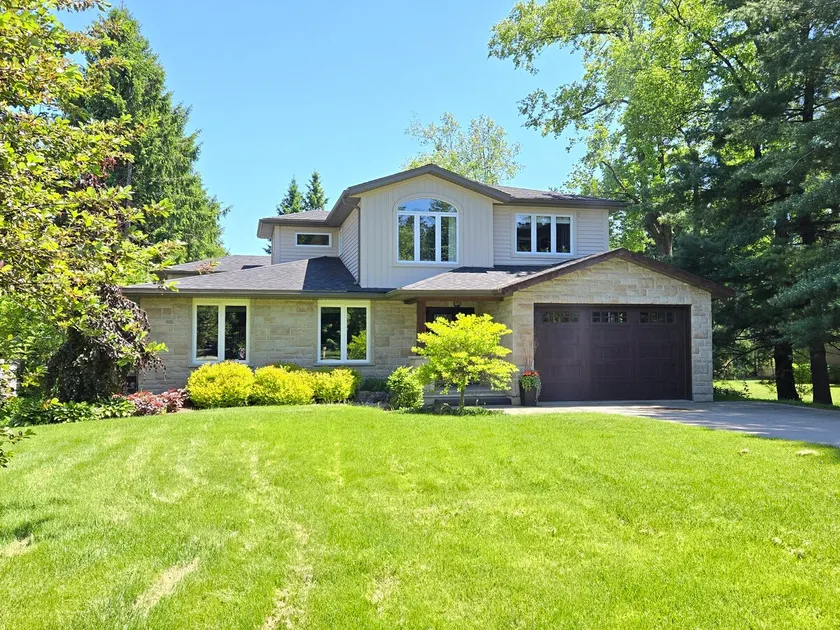 Large house with games sunroom - Image 1