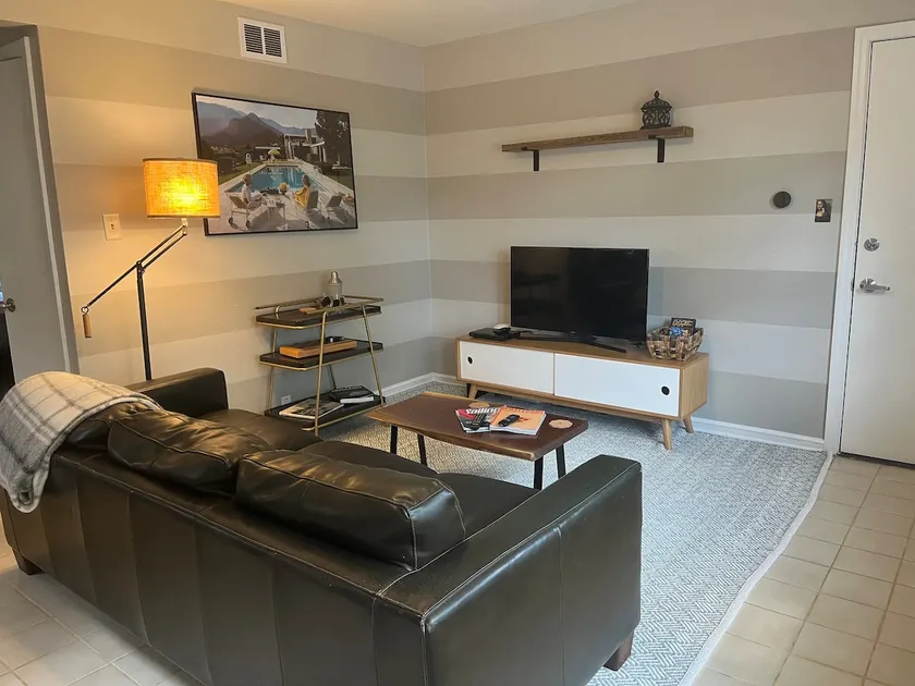 Quiet 1BR Urban Retreat In Fun, Funky Riverwest - Image 1