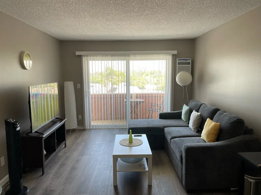 Stylish Condo in Long Beach - Plz Read Description - Image 1