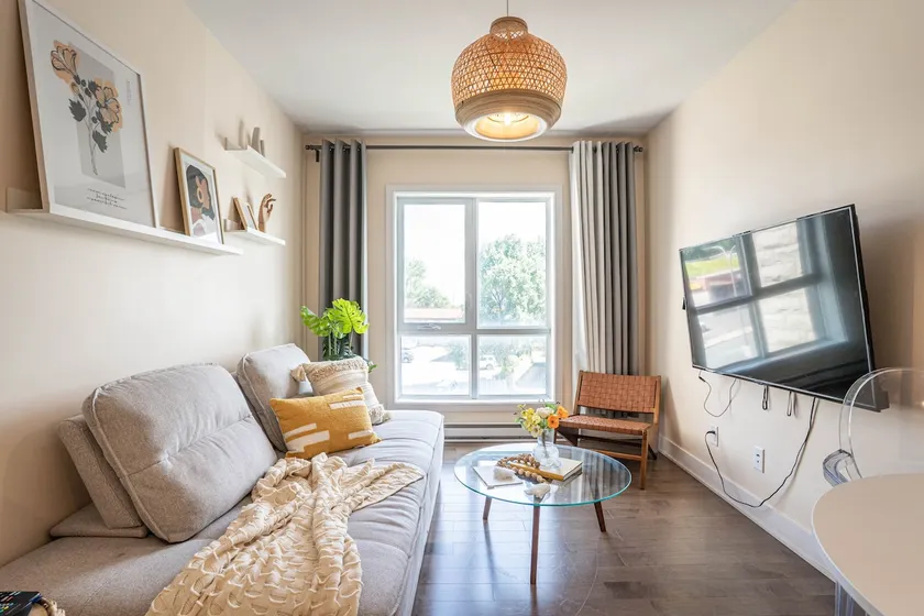 Stylish Oasis: 2 King BR w/Parking,Near DT&Airport - Image 1