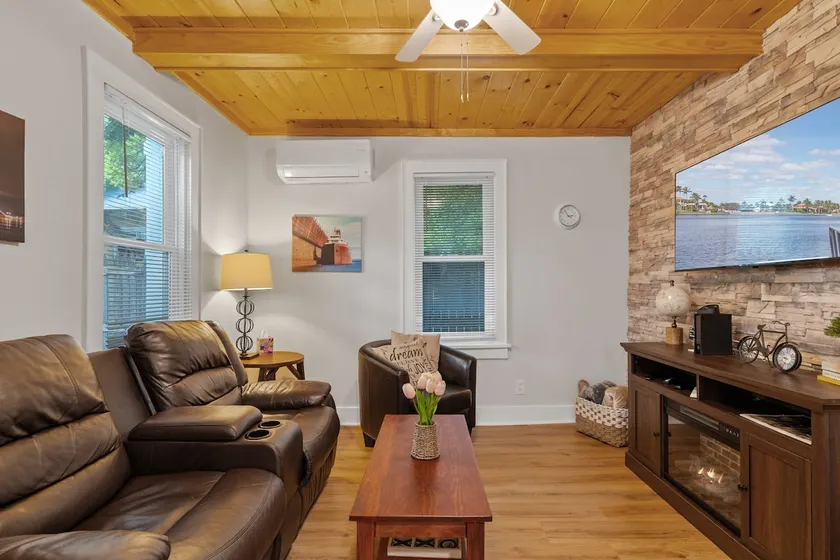 Cozy Guest House Stay - Downtown MQT - Image 1