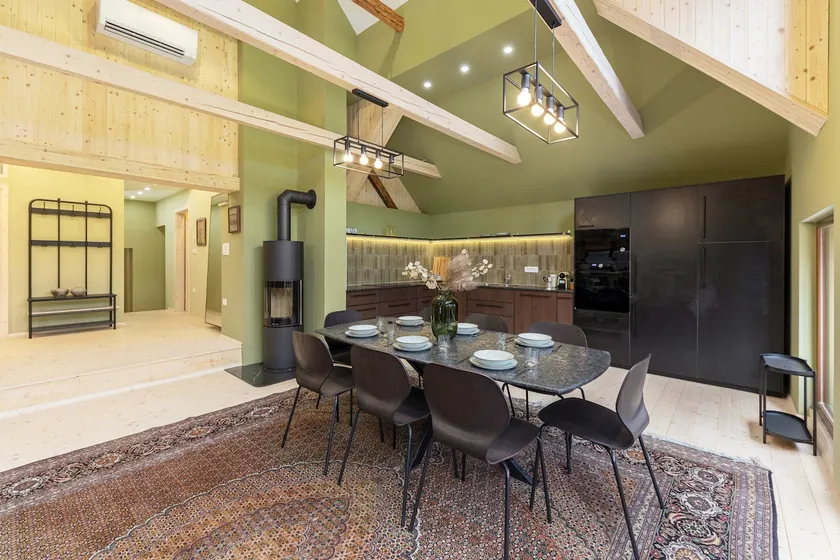 Luxury Four-Bedroom Farmhouse Apartment - Image 1