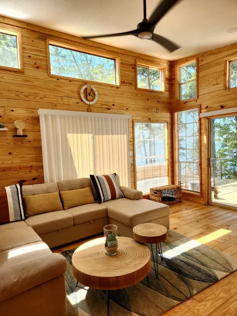 Stunning Lakeview Luxurious Lakehouse Retreat ! - Image 1