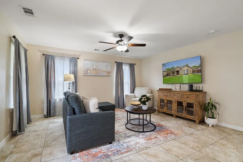 Modern Comfort Near Magnolia, Stockyards & TCU - Image 1