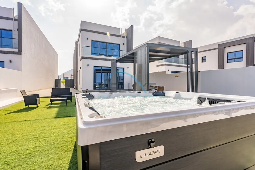 Getaway Deal 3BR w/ Outdoor Jacuzzi + Scenic Views - Image 1