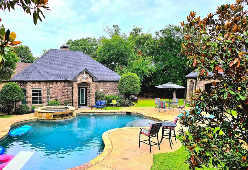 Exquisite Country GUEST HOUSE with Pool & Hot Tub. NO PARTIES or events allowed. - Image 1