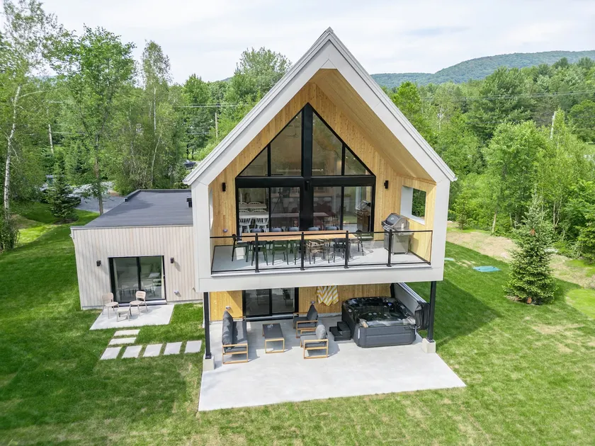 Le Østa |Construction 2024| Hot Tub | Bromont 5 km - Image 1