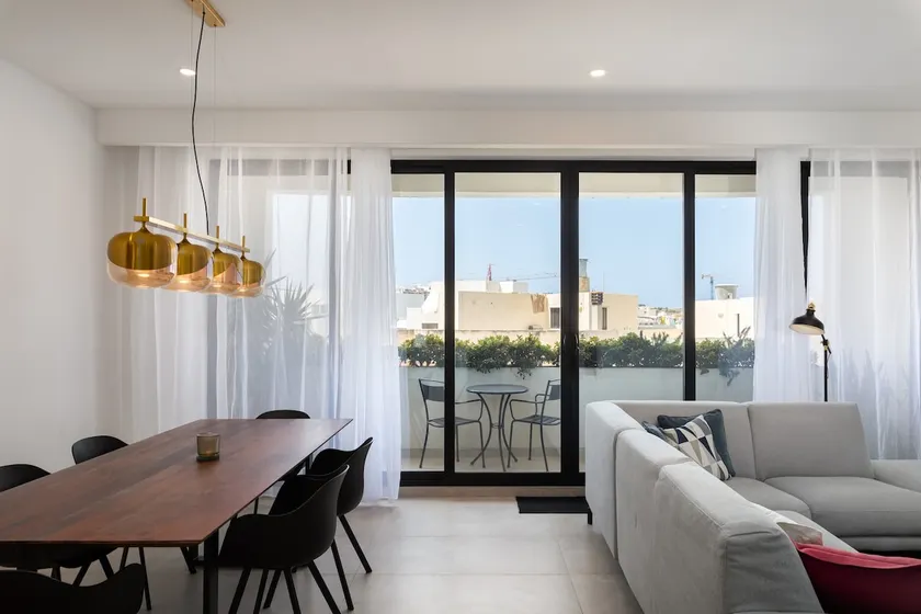 Stylish 1BR APT with Terrace - Image 1