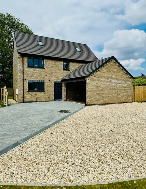 5-Bedroom Cottage, New Waltham, Grimsby - Image 1