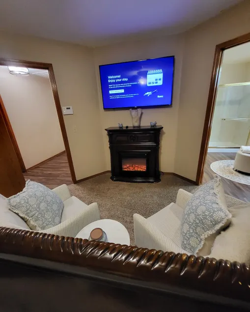 Relaxation meets comfort HERE at Redwood Inn - Image 1