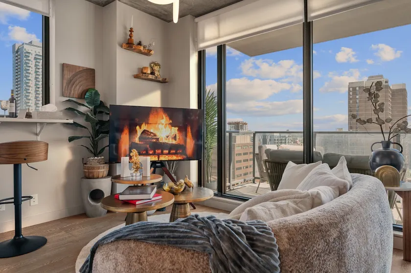 Calgary Tower View |King Bed | 2BR |AC |Gym - Image 1