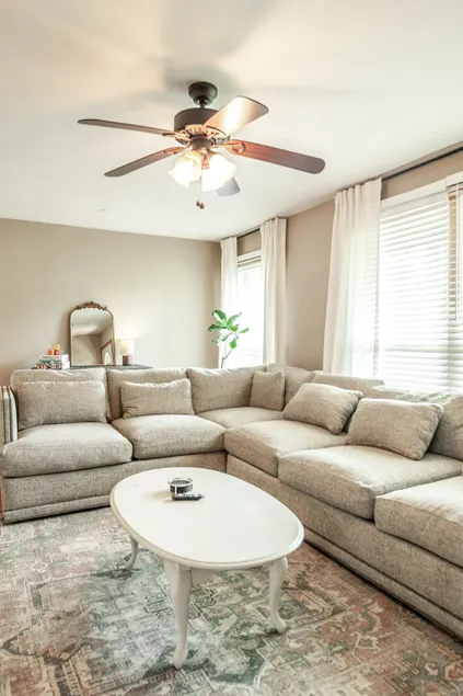 Room to move / 4 Beds Sleeps 8 / 29m to Nash - Image 1