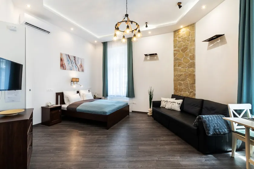Modern Studio w/ AC & WiFi • Steps to Castle - Image 1
