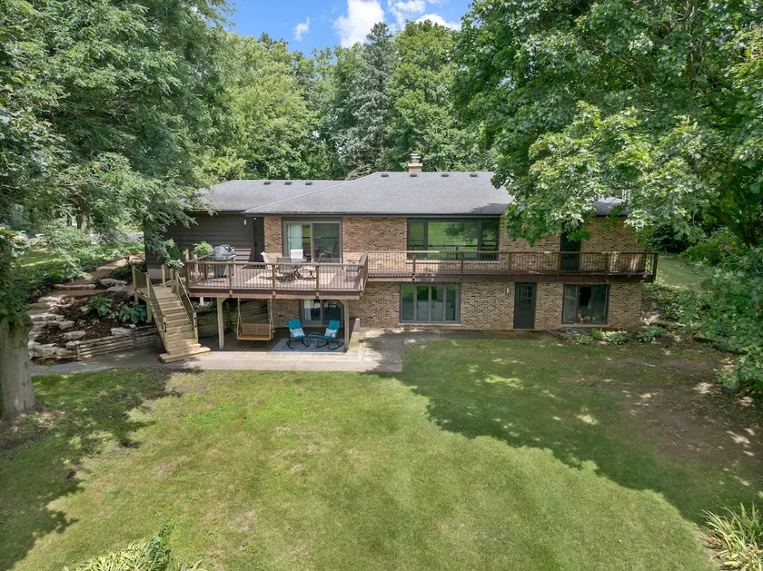 Peaceful PondView/trails/15 acres/donkeys/Batavia - Image 1