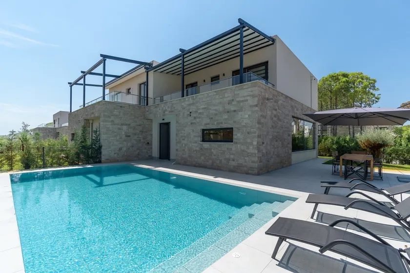Luxury 3Bedroom Villa &Pool > Frontbeach Resort /1 - Image 1