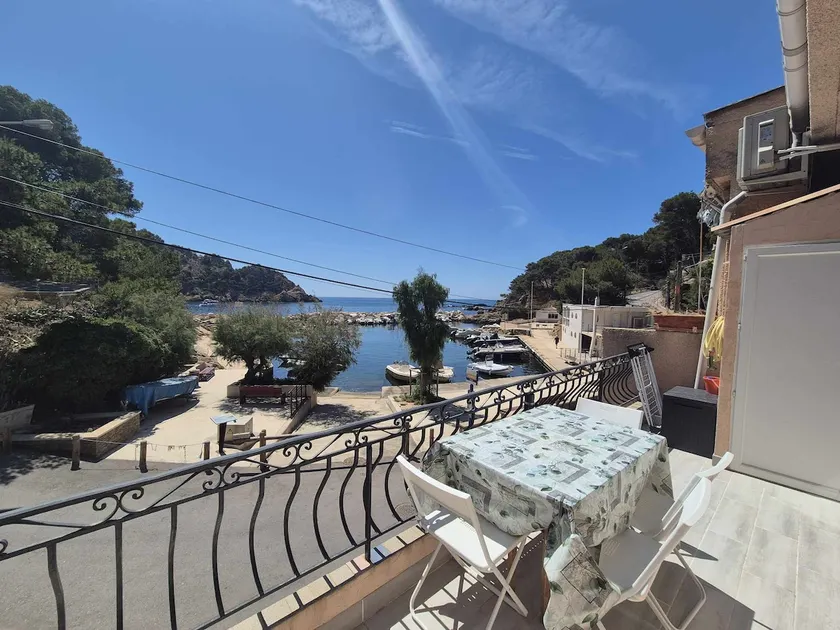 Beachfront apartment - Image 1