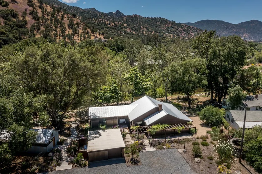 4 Bedrooms/4 Bath & Pet Friendly - River Front! - Image 1