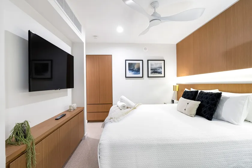 Sapphire Suite—Central Boutique Resort Vibes - Image 1