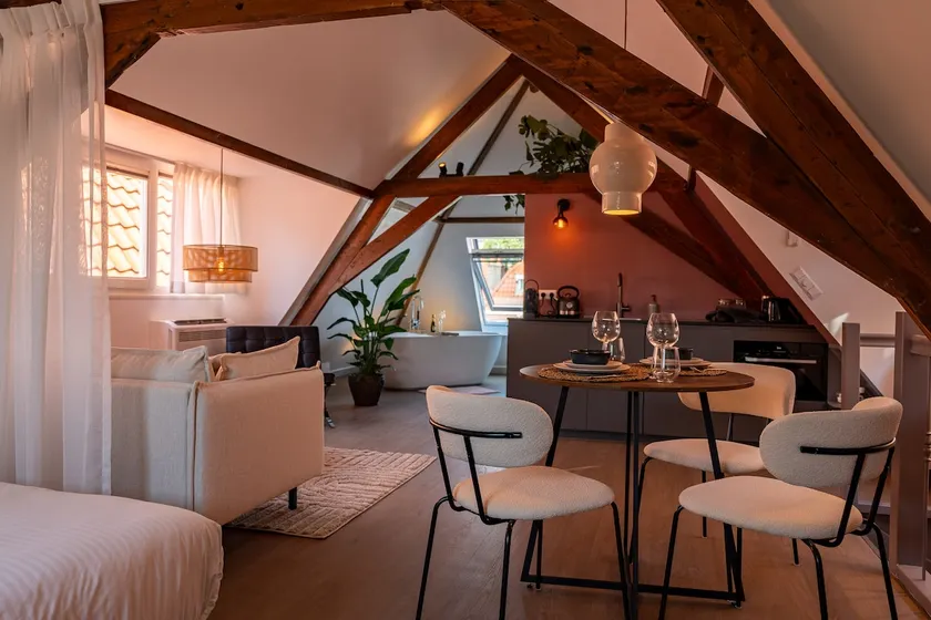 Stylish loft between city center & the beach - Image 1