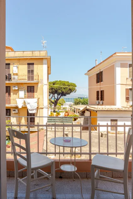 Gaeta centre, a stone's throw from serapo beach - Image 1