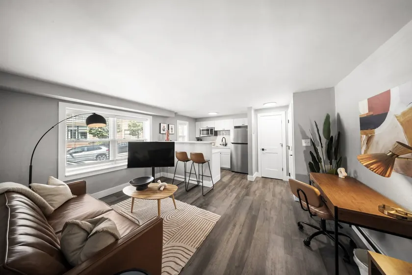 The Comfy Plaza Suite 1 BR w/Fully Stocked Kitchen - Image 1