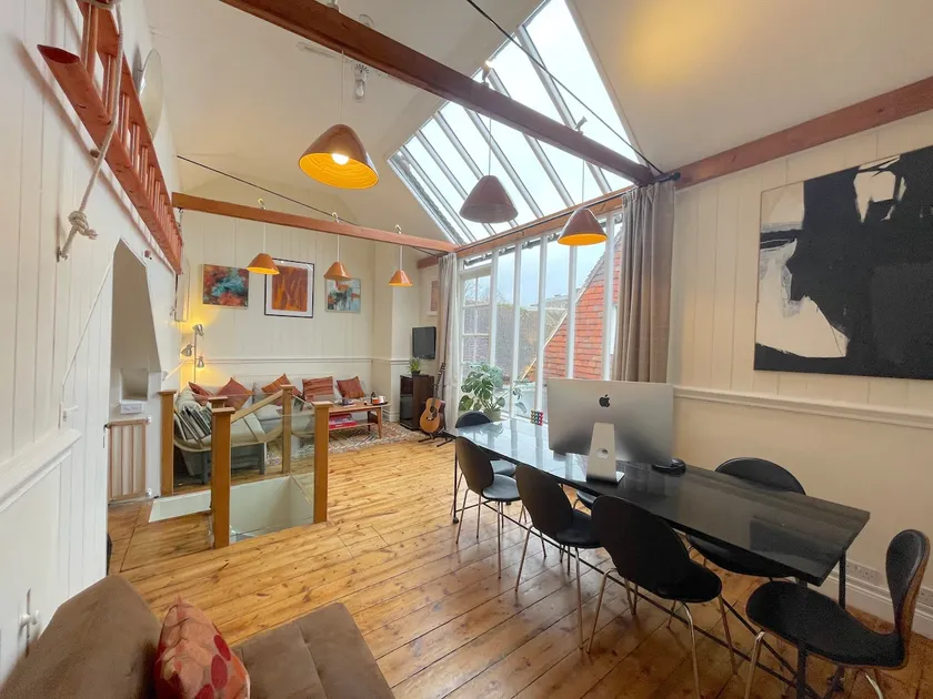 Unique Penthouse in heart of Petworth, South Downs - Image 1