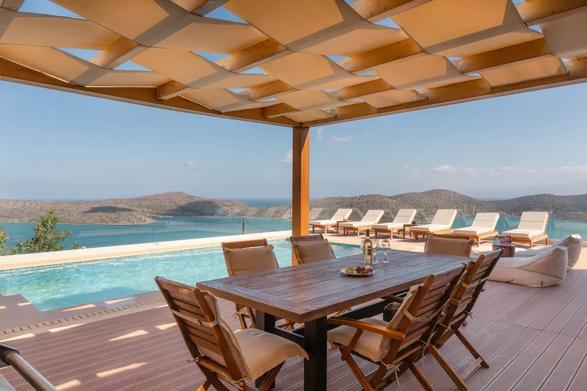 Enjoy Spinalonga Views at 4BR Villa Close to Beach - Image 1