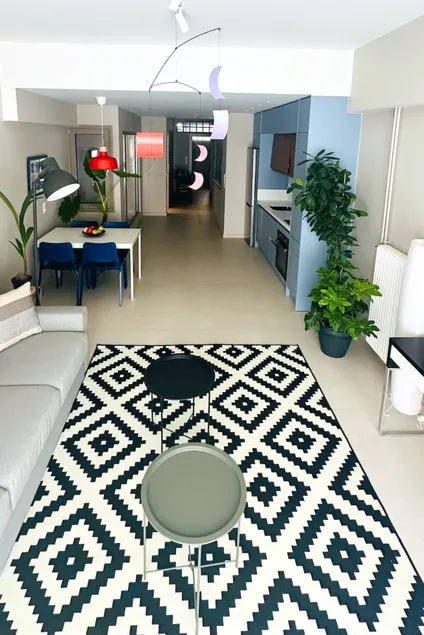 Renovated City Center x3 Double Bed Flat - Image 1