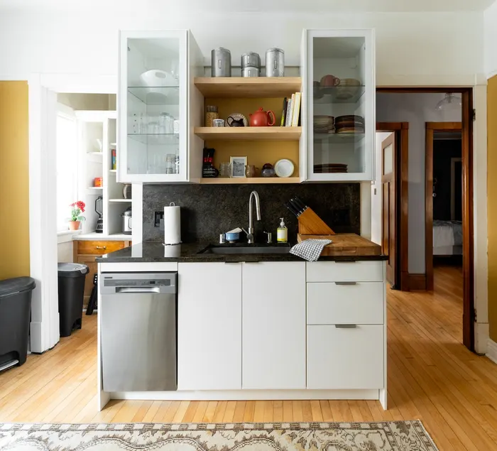 Vintage UWM Duplex on Downer - Pet-friendly 2BR - Image 1