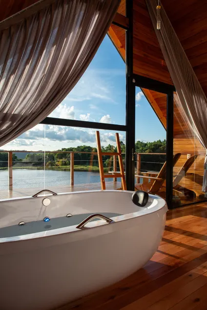 Water Cabin – Romantic Retreat with Breakfast - Image 1