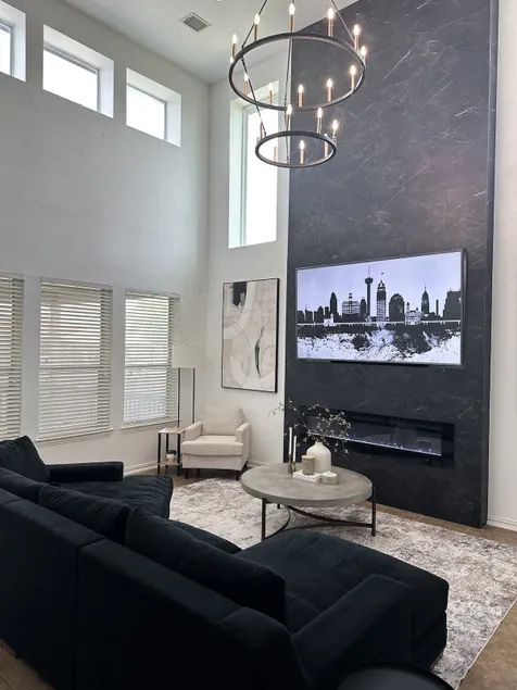 Modern & Spacious 5-Bedroom Retreat - Image 1