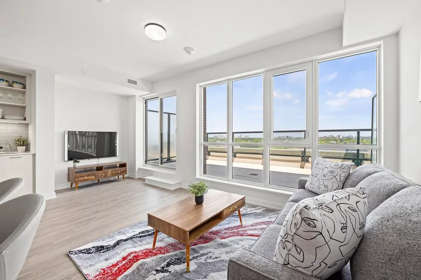 Central 3BR Penthouse • City Views + Parking - Image 1