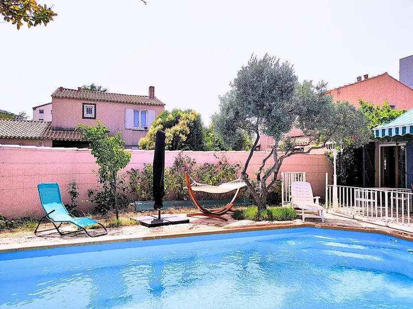StudioMezza Independent of Villa, Heated Pool - Image 1